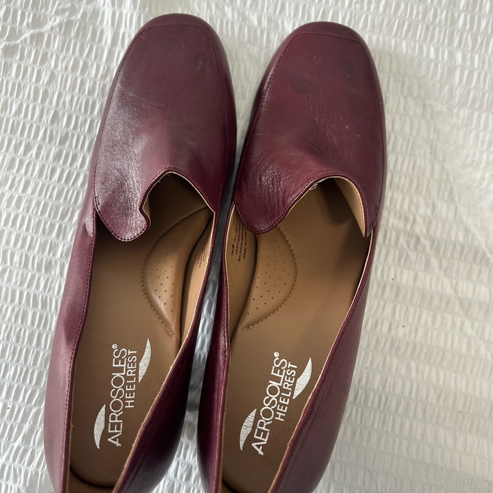 AEROSOLES Women's Deep Red Flats